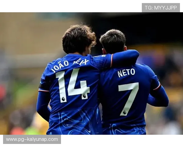 切尔西中场远射擦柱弹入球网，激情瞬间点燃球迷心！