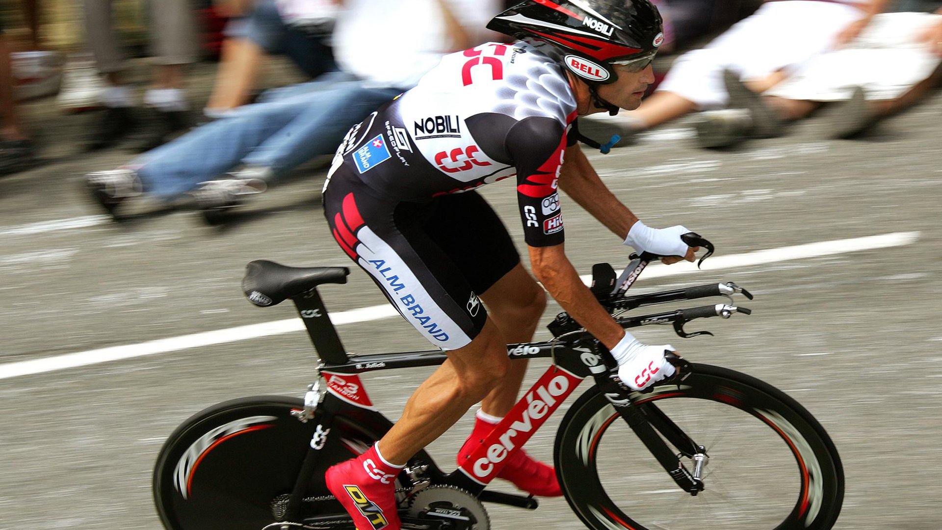 NBA季中锦标赛首个冠军诞生 雄鹿力压太阳捧杯